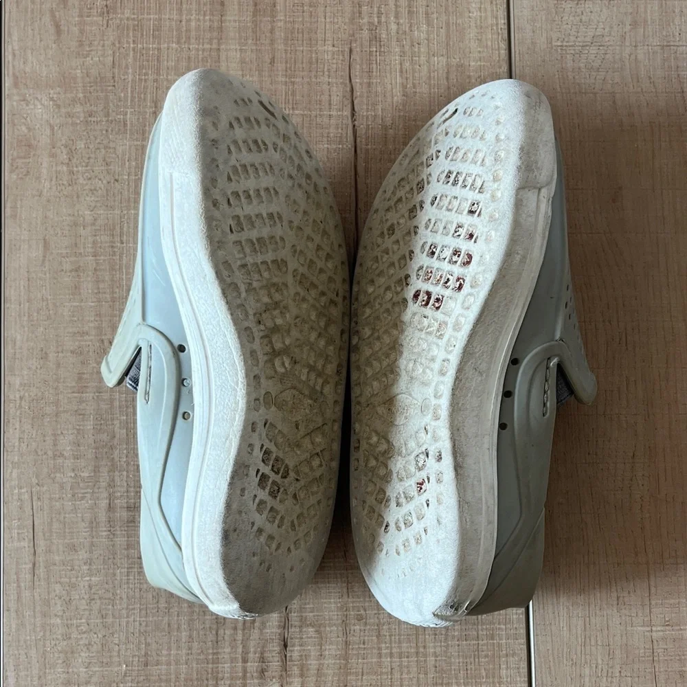 Crocs Comfort in Light Gray/Green